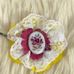 🟡 5/30 Beautiful Handcrafted Hair Bow NWOT